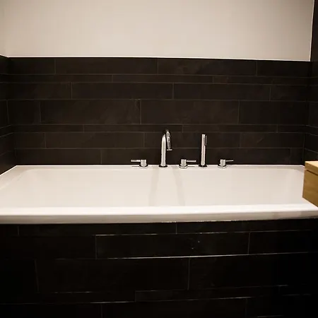 לינה וארוחת בוקר Bloemgracht 4*